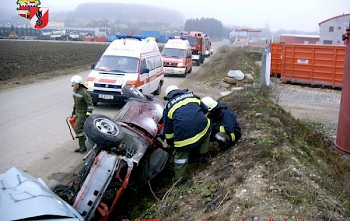 Schwerer Verkehrsunfall mit Notfallsanitäterkurs des ASBÖ