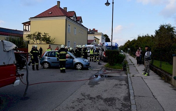 Einsatz: VU mit eingeklemmter Person Bahnhofstraße