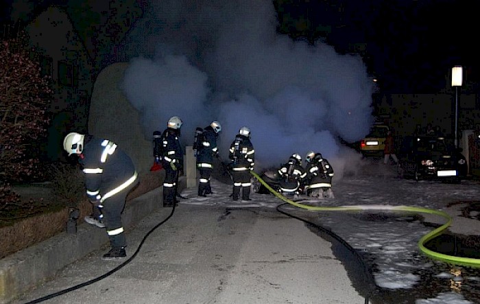 Fahrzeugbrand Steinperlstraße