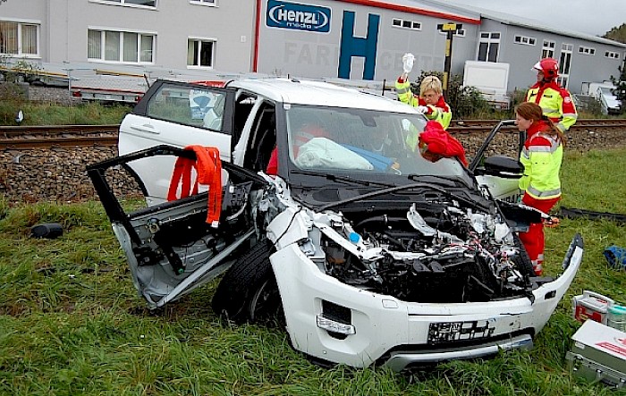 Verkehrsunfall PKW gegen Zug