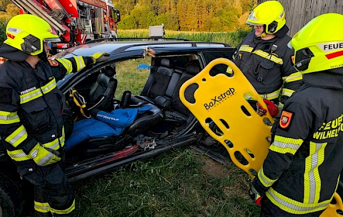 Übung: Menschenrettung aus PKW